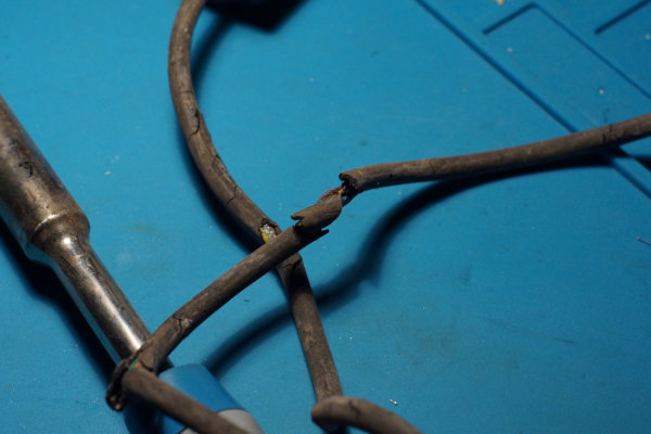 Broken cable detail